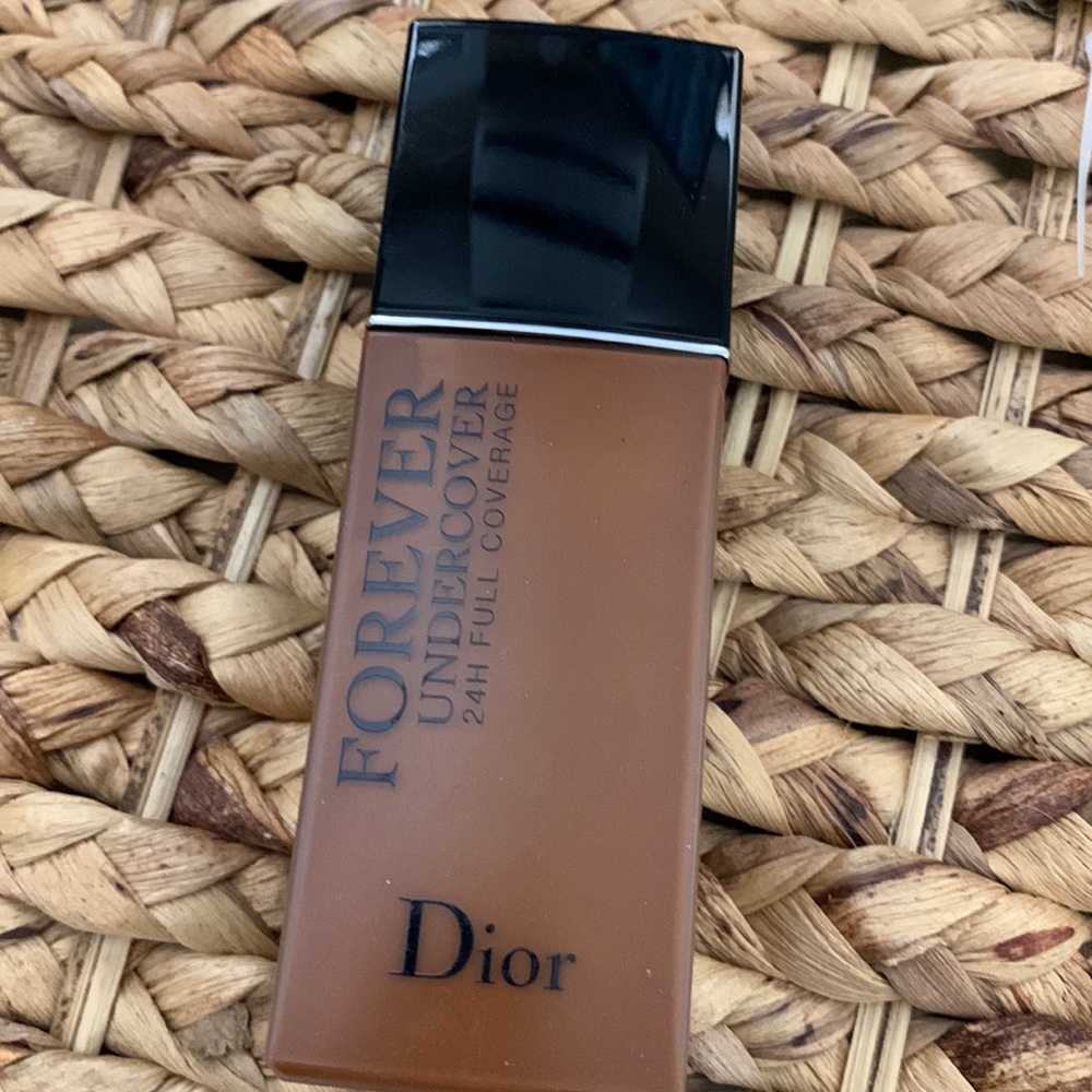 DIOR Forever undercover 24h full coverage color 060. 40mL